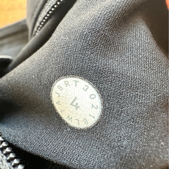 Lululemon Black Hotty Hot Shorts Size 4 - Picture 6 of 6